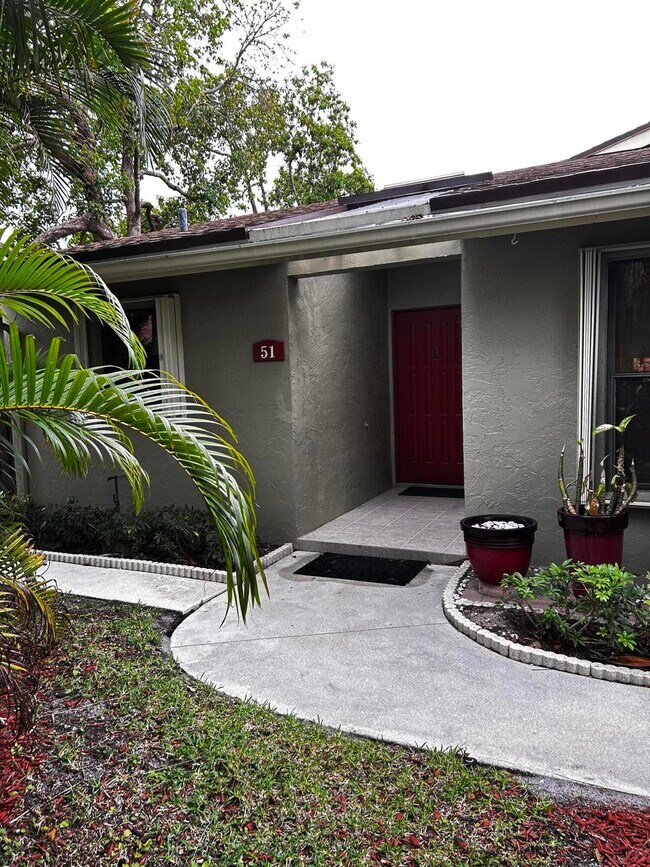 Building Photo - 51 Meadows Dr