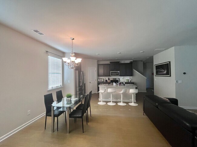 Building Photo - Nice home in Atlanta Area