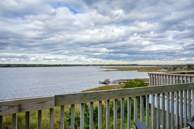 Building Photo - FURNISHED OFF-SEASON MONTHLY RENTAL-STARTI...