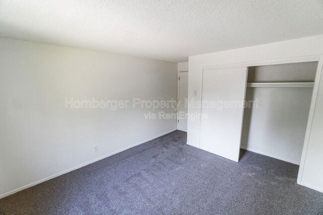 Building Photo - 2618 S Blake Rd