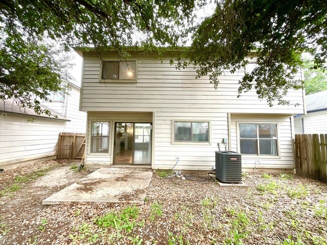 Building Photo - *MOVE IN SPECIAL* 2-Story 3 Bedroom / 2.5 Bath Home Near Lackland AFB!