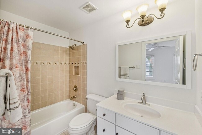 Building Photo - 4 Yellow Plum Ct