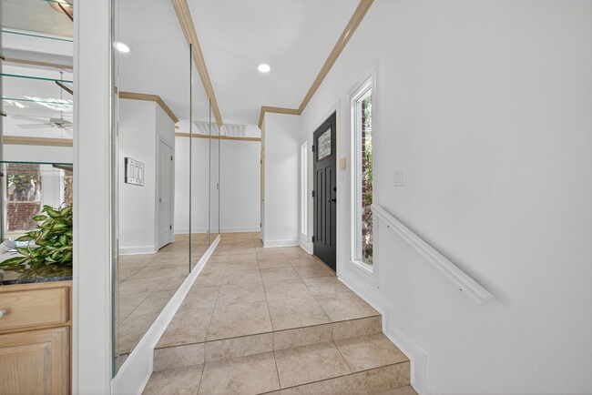 Building Photo - 1 Villa Bonita