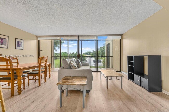 Building Photo - 2911 SW 87th Terrace