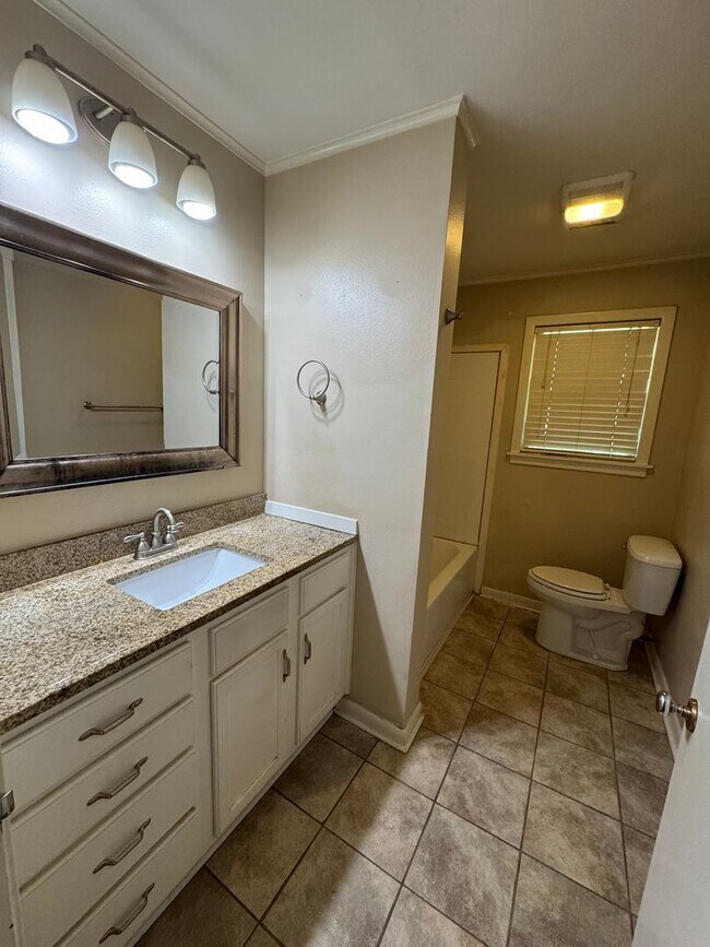 Building Photo - Gorgeous 3 Bedroom in Anderson Island
