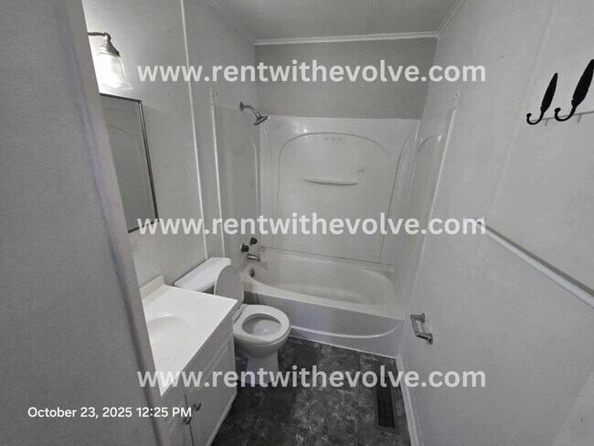 Building Photo - 610 E Dunn Ave