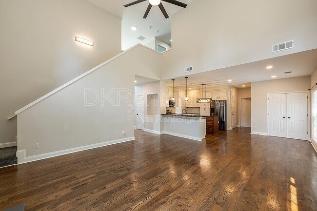 Building Photo - 1540 Hampton Hollow Dr