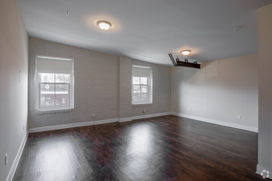 0BR, 1BA - 617SF - 1618 Bank
