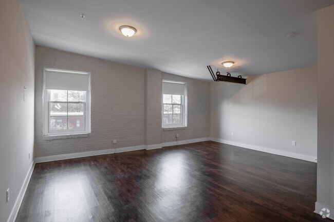 0BR, 1BA - 617SF - 1618 Bank