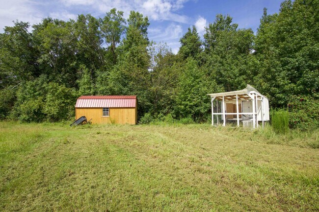 Building Photo - "Charming 3-Bedroom Home with 2 Full Bathrooms in Vass, NC - Spacious and Comfortable Country Liv...