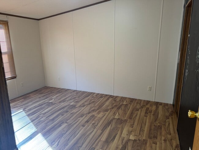 Building Photo - 3 Bedroom 2 Bathroom Mobile Home located in Rogersville, TN