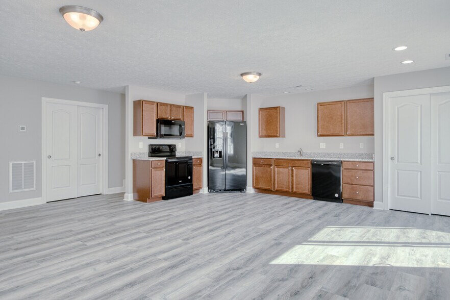 Building Photo - 220 Twisted Oak Dr NW