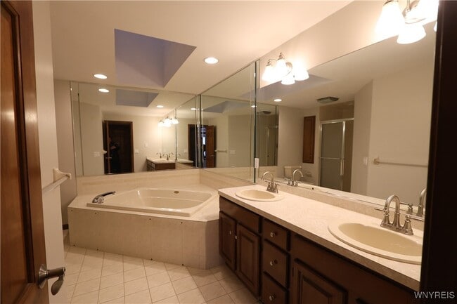 Building Photo - 40 Vassar Dr