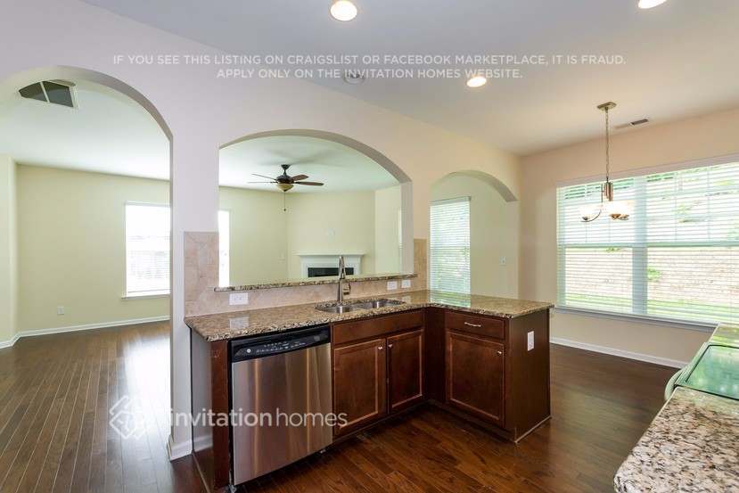 Building Photo - 6036 Thorburn Way