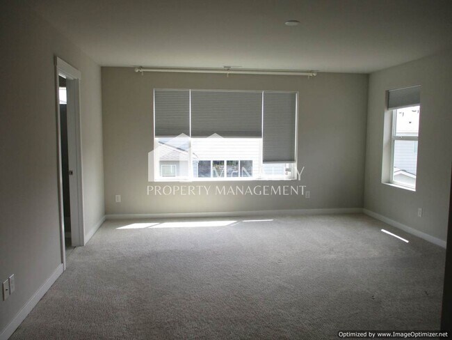 Building Photo - Spacious 4-Bedroom Home with Modern Comforts