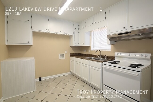 Building Photo - 1219 Lakeview Dr NW