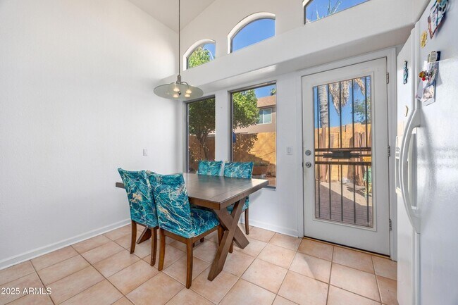 Building Photo - 3408 E Rockwood Dr