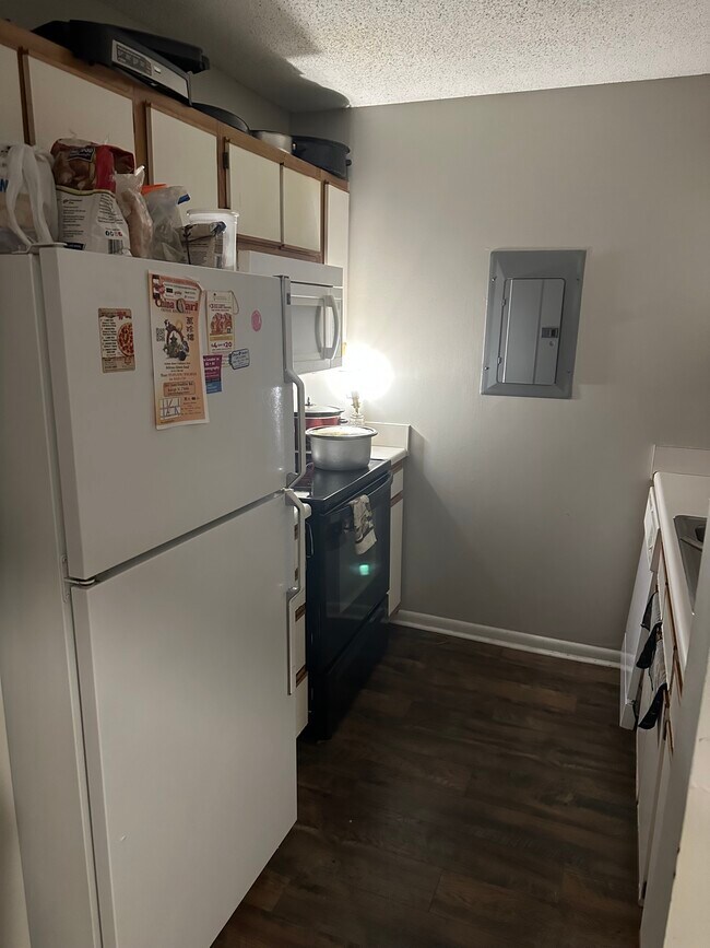 Unit 203: Kitchen - 1221 University Ct