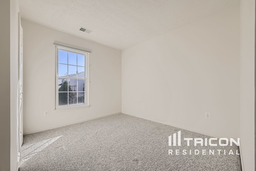Building Photo - 9851 Bayline Cir