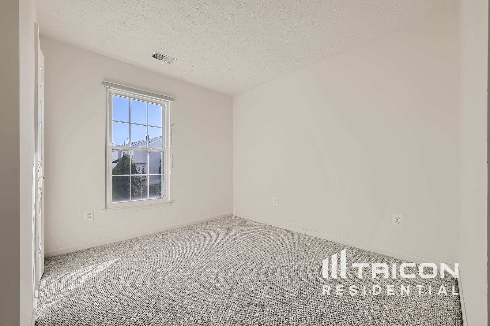 Building Photo - 9851 Bayline Cir