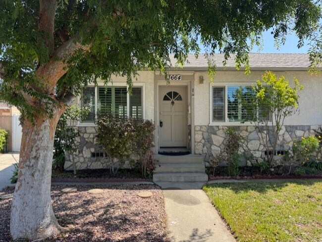 Primary Photo - Spacious 2 bed 2 bath Long Beach Home with...