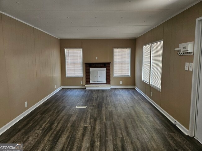 Building Photo - 647 Buck Creek Rd