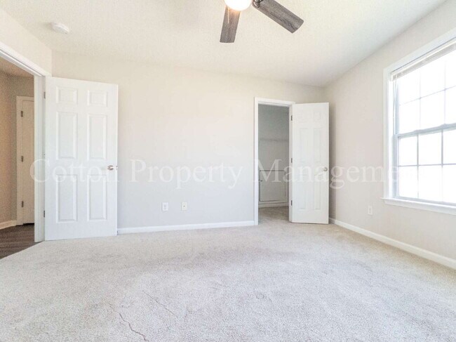 Building Photo - 448 Vallie Ln