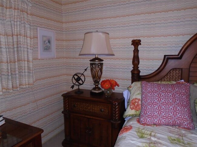 Building Photo - 3165 NE 48th Ct