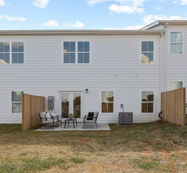 Building Photo - NEW 2 Bedroom Townhome in Cleveland!