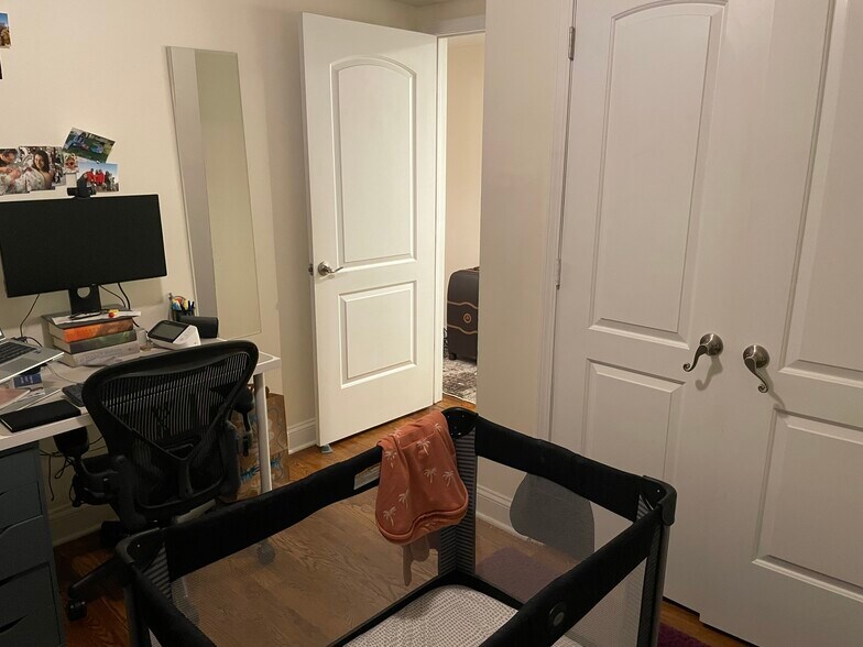 Building Photo - 2722 N Marshfield Ave