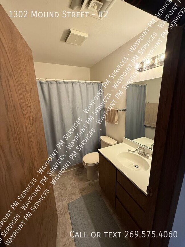 Building Photo - 1302 Mound St