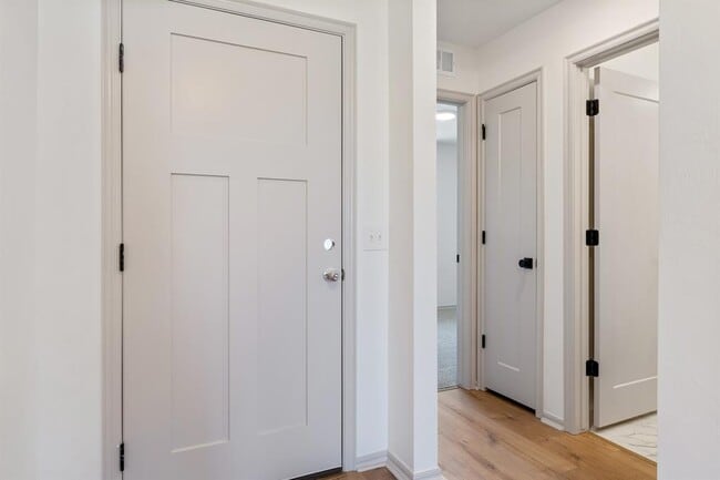 Building Photo - 417 Haven St