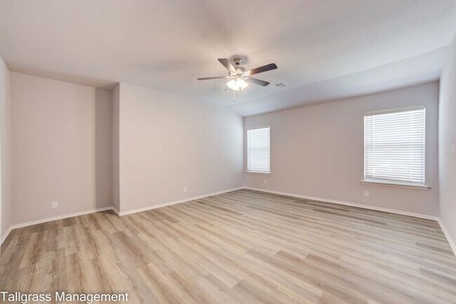 Building Photo - $2,250/mo | 4 Bed, 2.5 Bath | MOVE IN SPECIAL