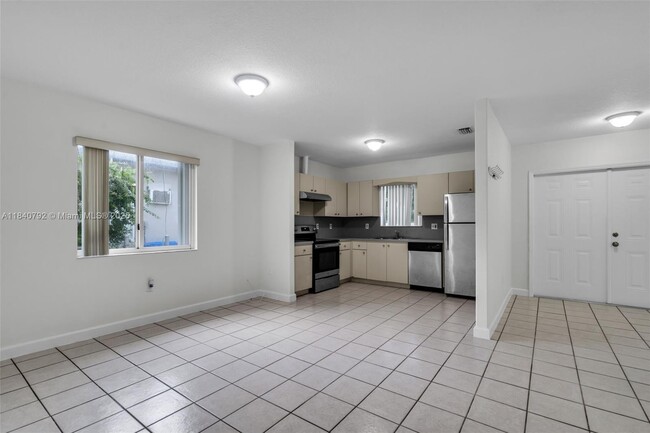 Building Photo - 2817 SW 39th Ave