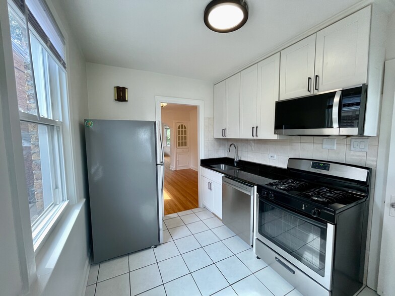 Building Photo - 5219 N Rutherford Ave
