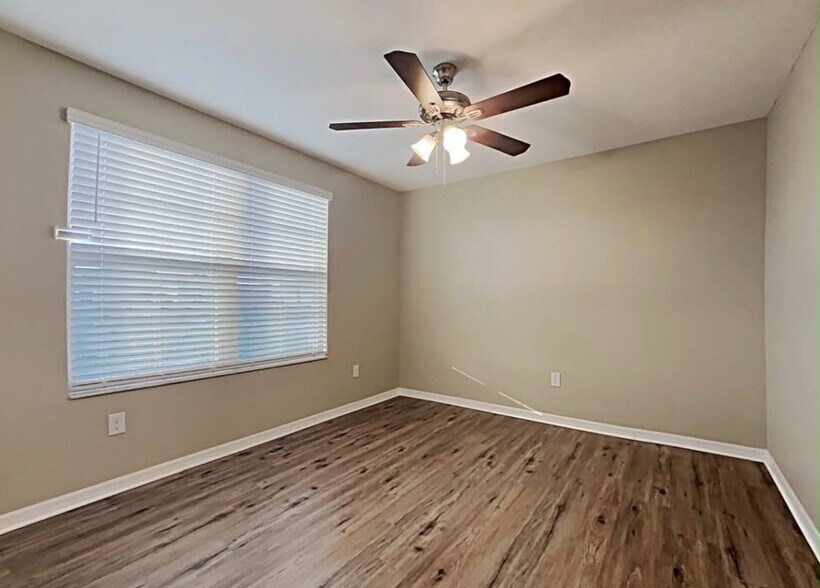 Building Photo - 10213 Cool Waterlily Ave