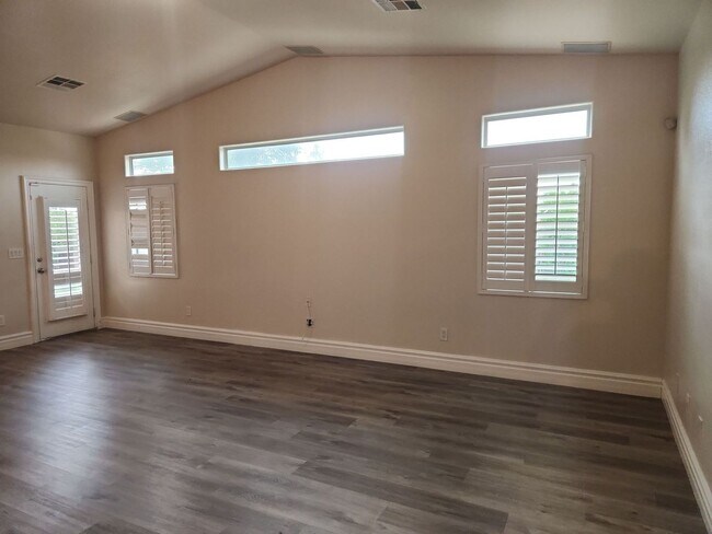 Building Photo - A Stunning 4 Bedroom Home with a Sparkling Pool