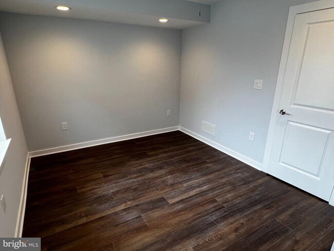 Building Photo - 2543 Manton St