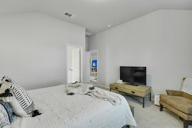 Building Photo - 121 Crescent St