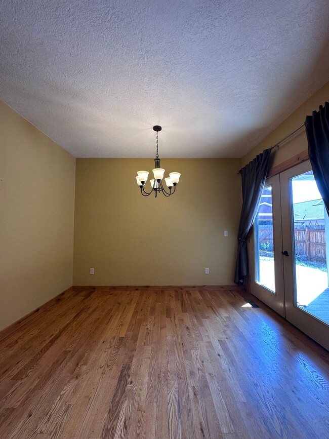 Building Photo - Cute Bungalow style home in Bozeman!  Move...