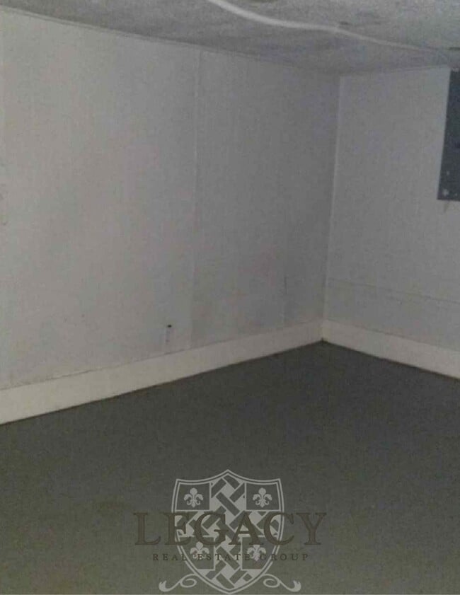 Building Photo - 1976 Loney Dr