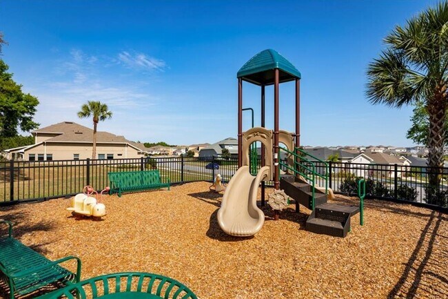 Building Photo - 17004 Gathering Pl Cir