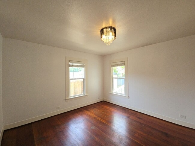 Building Photo - Beautifully remodeled 2BD/1BA Scotia home