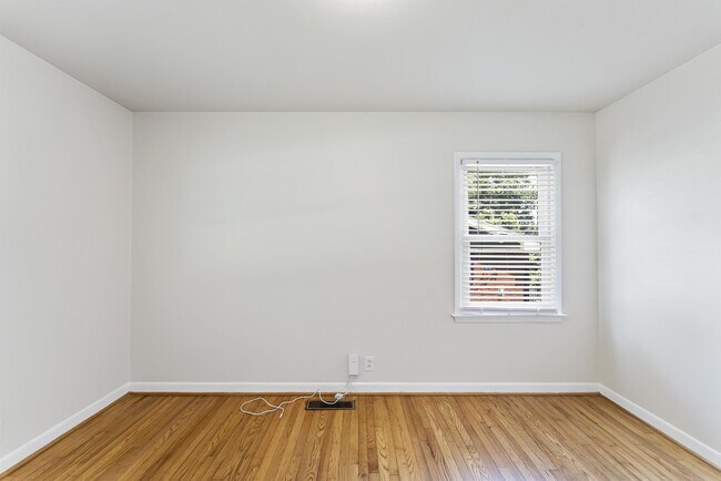 Building Photo - 2808 Bardwell Rd