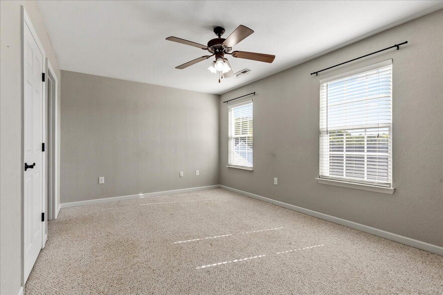Building Photo - 410 Ashbury Cir