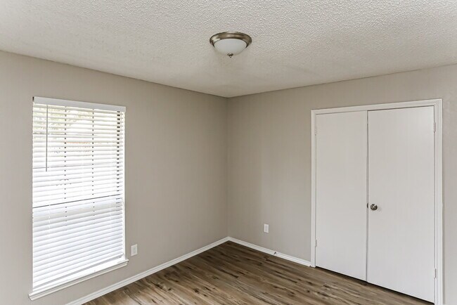 Building Photo - 2618 San Saba St