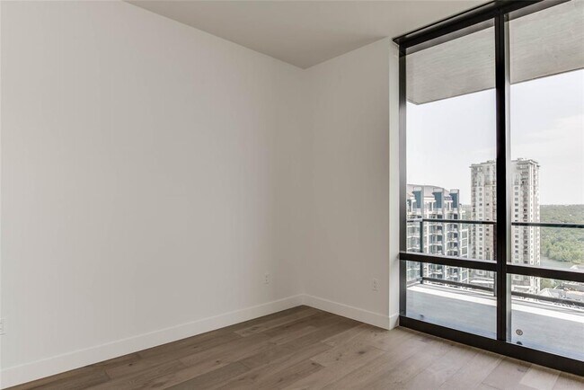 Building Photo - 70 Rainey St