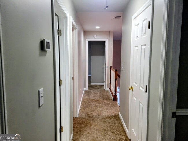 Building Photo - 1523 Fallen Leaf Dr SW