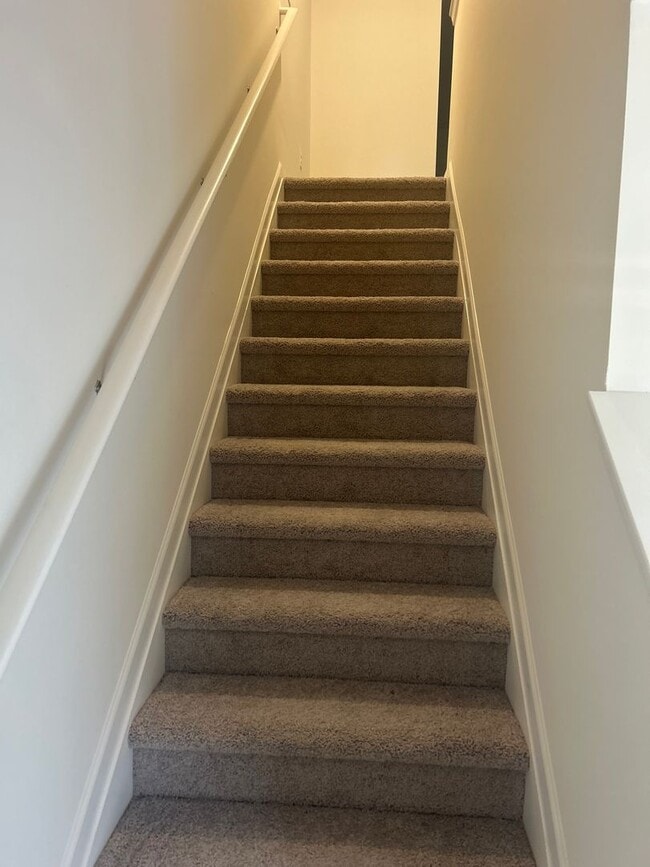 Building Photo - Brand New townhome in the heart of Newton!