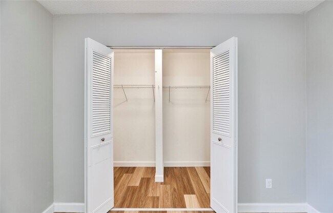 Building Photo - 2402 Savoy Dr